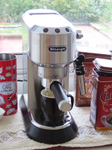 De'Longhi Dedica Style EC685.M Espresso Machine – Slim 15 cm Design, Milk Frother, 15-Bar Pressure, 1L Water Tank, Compatible with Ground Coffee & ESE Pods, Stainless Steel photo review