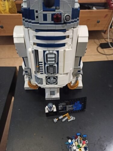 LEGO Star Wars R2-D2 75308 Droid Building Set for Adults, Collectible 3D Display Model with Info Plaque and Hidden Lightsaber, 2314 Pieces photo review