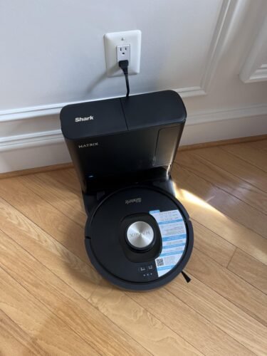Shark AV2501AE AI Ultra Robot Vacuum with XL HEPA Self-Empty Base – 60-Day Capacity, Smart Mapping, LIDAR Navigation, Alexa Control, Perfect for Pet Hair, Carpet & Hard Floor, Bagless, Black photo review