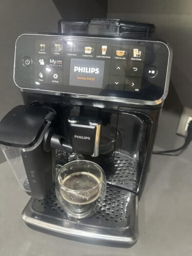 Philips Series 5400 LatteGo Fully Automatic Coffee Machine – 12 Drinks, TFT Touch Display, Built-in Grinder, EP5441/50 Black photo review