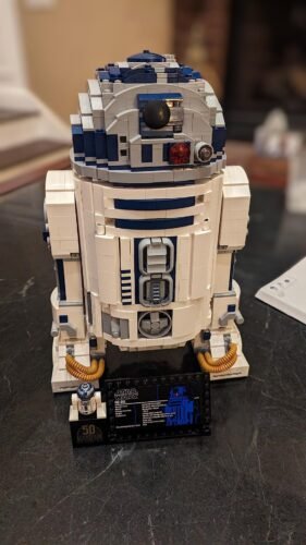 LEGO Star Wars R2-D2 75308 Droid Building Set for Adults, Collectible 3D Display Model with Info Plaque and Hidden Lightsaber, 2314 Pieces photo review