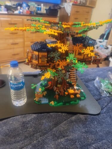LEGO Ideas Tree House 21318 – Collectible Model Building Set for Adults & Teens, 3 Cabins with Interchangeable Leaves, Includes Minifigures, Nature Accessories & Bird Figure, 3036 Pieces photo review