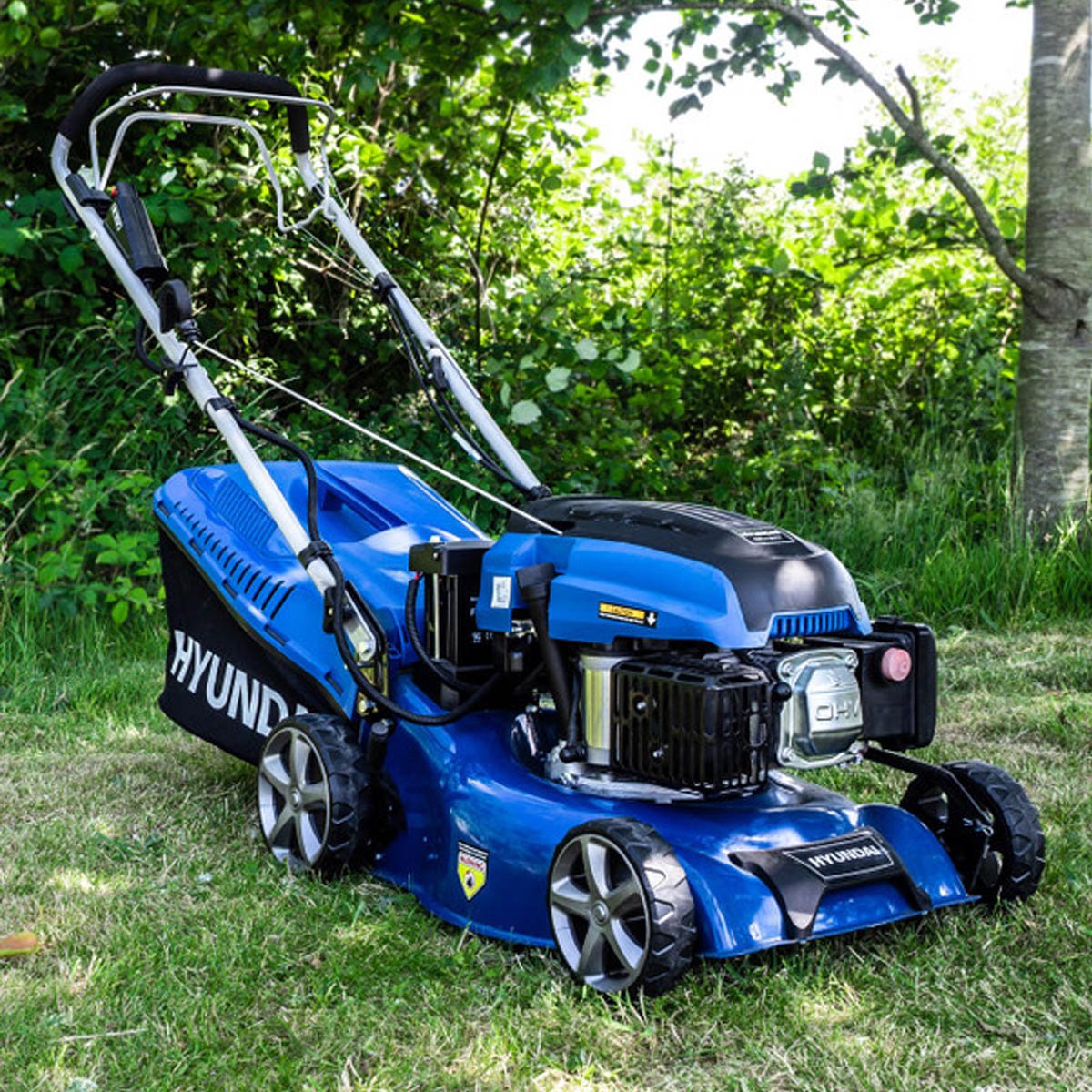 Hyundai HYM430SPE 42cm Self-Propelled Petrol Lawnmower 139cc Engine Electric Start, Rear Discharge & Mulching